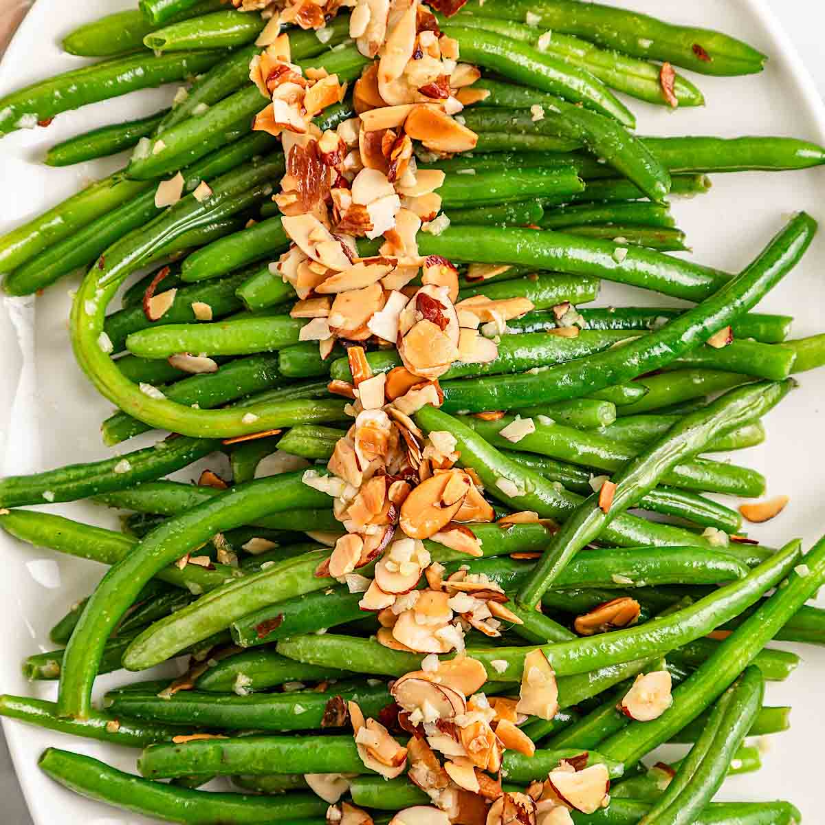 Green beans with almonds (Green beans almondine)