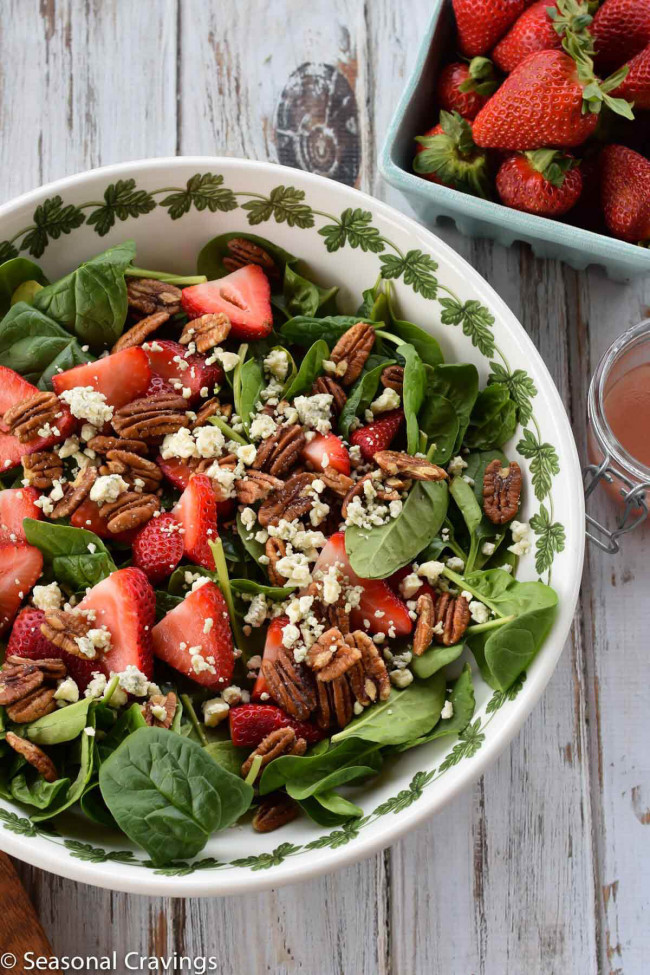 Strawberry and Pecan Spinach Salad