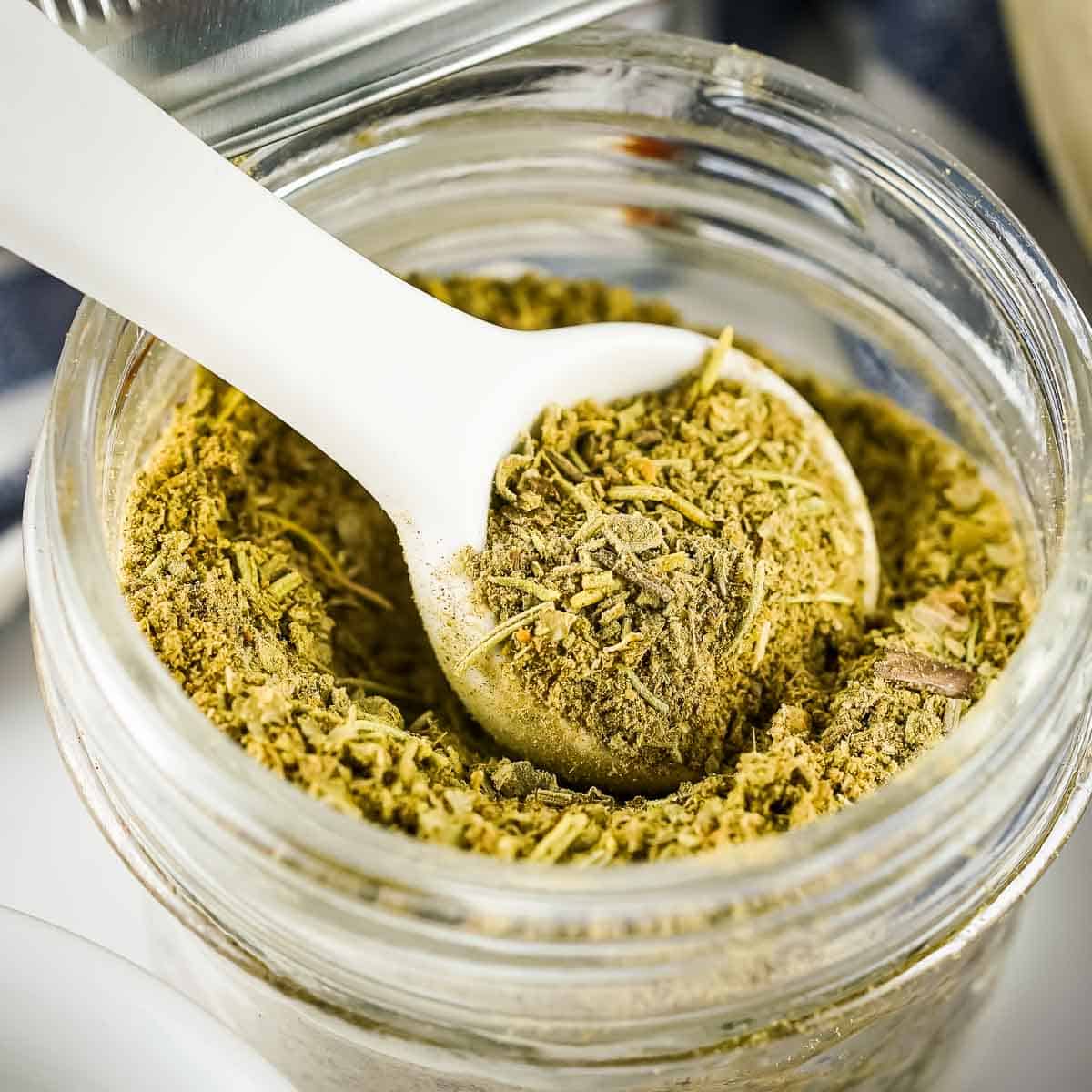 Easy Homemade Poultry Seasoning