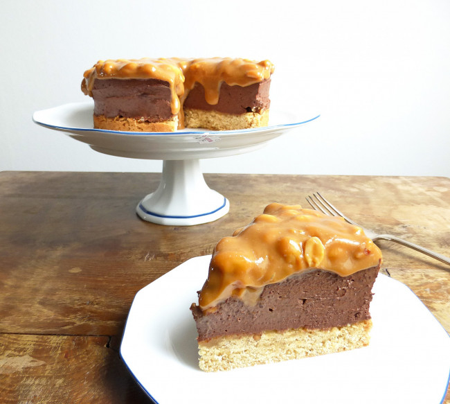 Chocolate cheesecake with a dulce de leche topping
