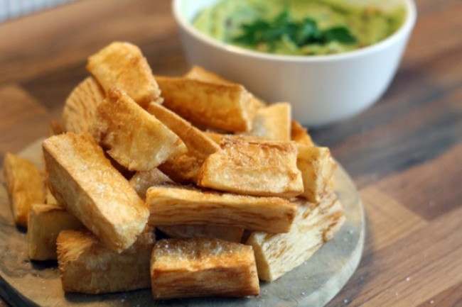 Cassava Chips With Guacamole Dip