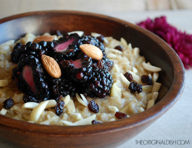 ALMOND OATS WITH HONEYED BLACKBERRIES & CURRANTS