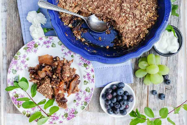 Gluten-Free Apple Raisin Crumble with Oat Topping