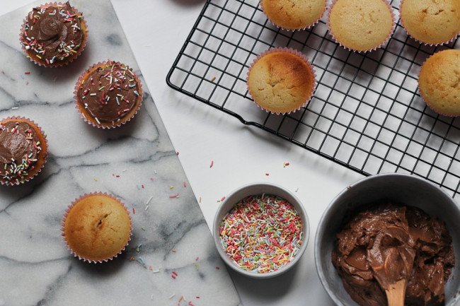 Vanilla and tahini cupcakes and transporting them safely