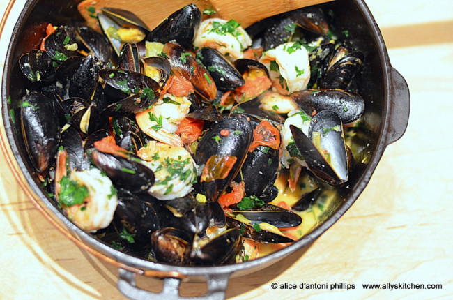 mussels shrimp and pasta