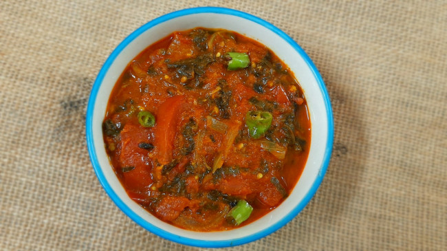Bachali Kura (Ceylon Spinach) Tomato Curry