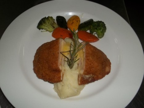 "Chicken breast stuffed with cheese"
