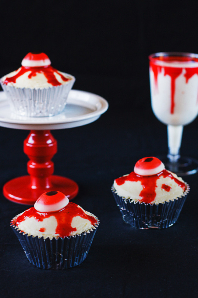 Halloween Bloody Eyeball Cupcakes