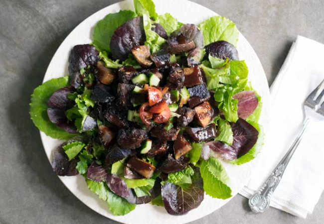 blueberry whiskey bbq salad with tempeh and roasted potatoes 