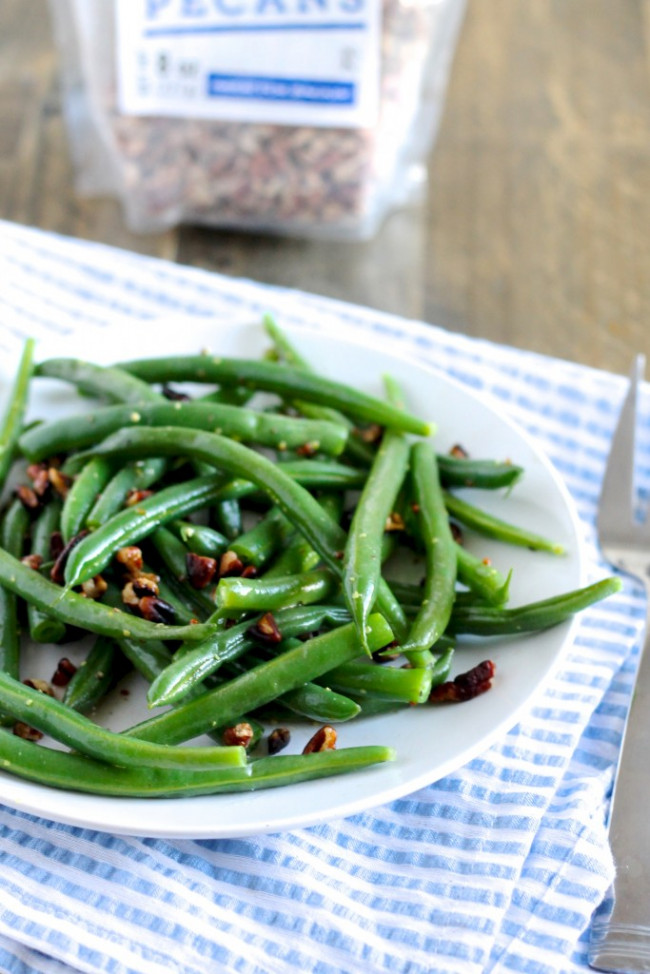 honey-mustard green beans with pecans