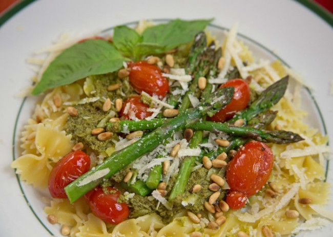 Asparagus and Cherry Tomatoes with Pesto on Farfalle Pasta