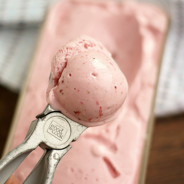 strawberry ice-cream vegan
