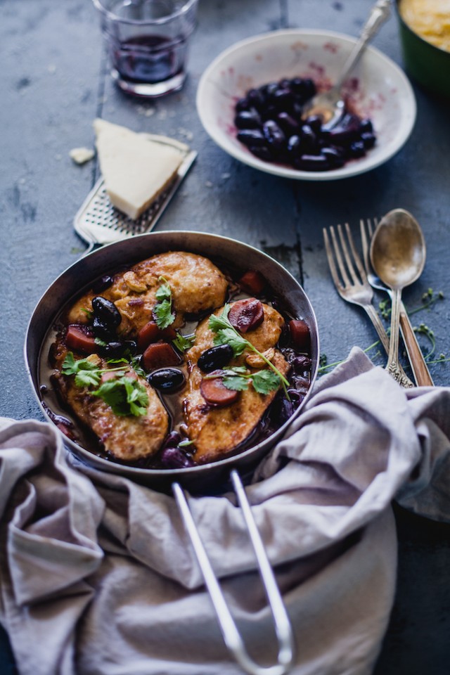 Chicken In Red Wine, Grapes And Caramelized Onion