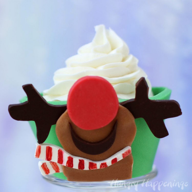 Edible Cupcake Wrapper – Adorable Rudolph Looks to the Sky