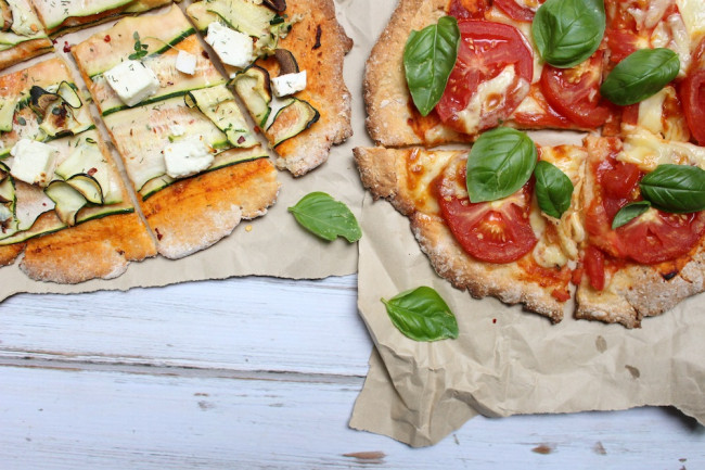 Simple vegetarian pizzas