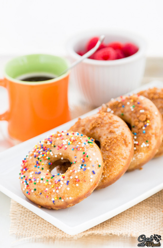 VANILLA DONUTS WITH COOKIE BUTTER GLAZE