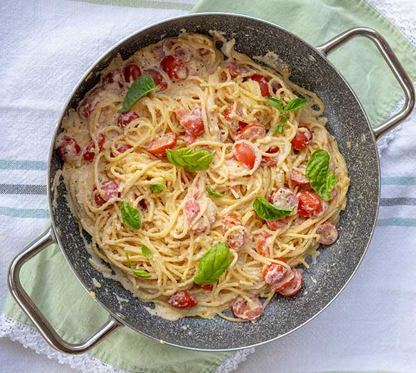 15 Minute Garlic Ricotta & Tomato Pasta {gluten-free}