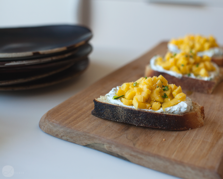 delicious open sandwich mango and cheese | jernejkitchen