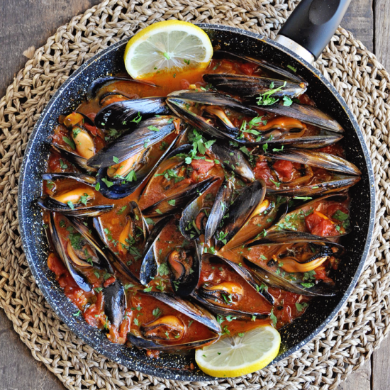 Spanish Mussels with Paprika and Tomatoes