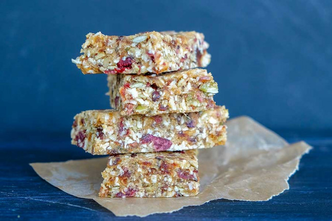 No-bake Pumpkin Seed Coconut Ginger & Cranberry Bars With Hemp 