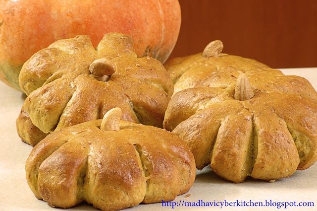 Pumpkin Bread Rolls 