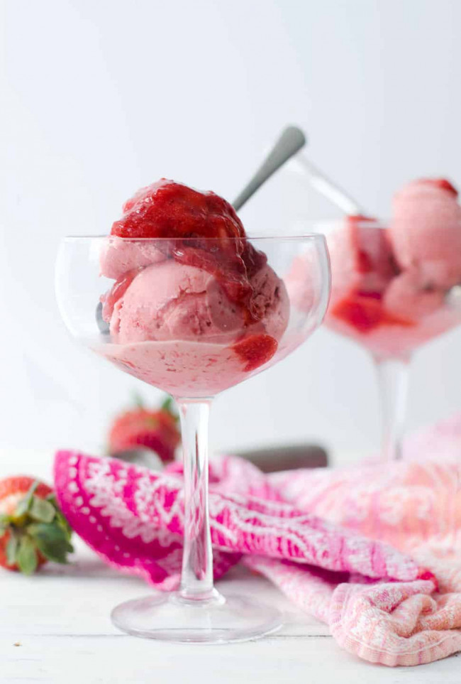 roasted strawberry balsamic ice cream