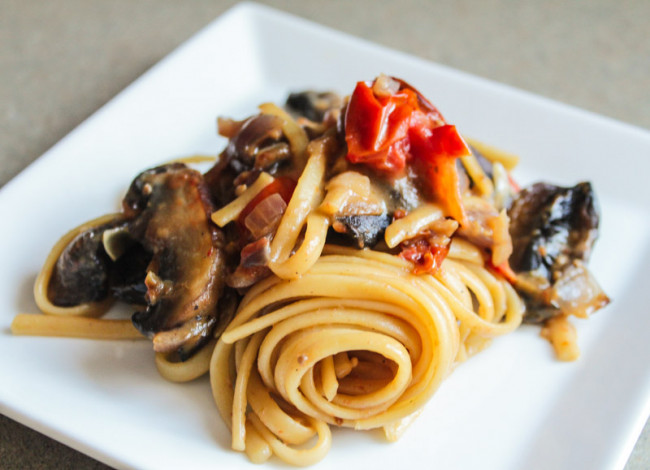 Linguine with Creamy Roasted Tomatoes and Cremini Mushrooms