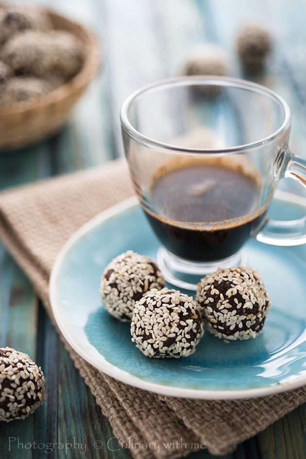 Raw cocoa candies with sesame seed