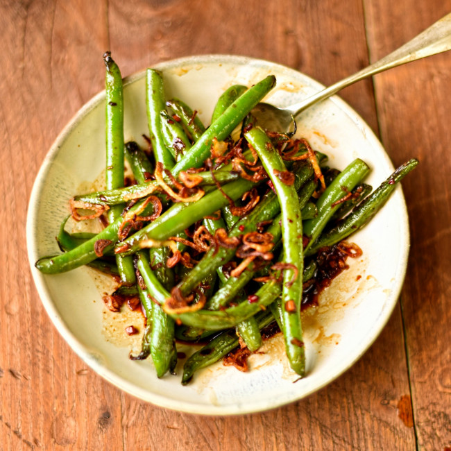 stir fried green beans with crispy shallots