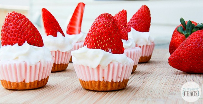 mini strawberry cheesecake bites