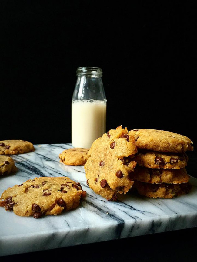 Crisp & Chewy Chocolate Chip Cookies - Vegan