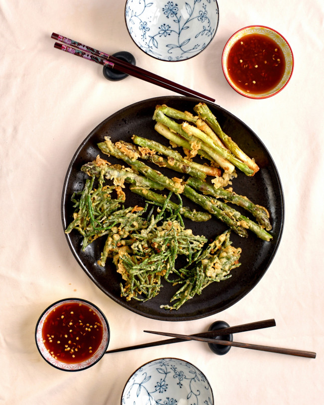 tempura vegetables with sweet chilli dipping sauce