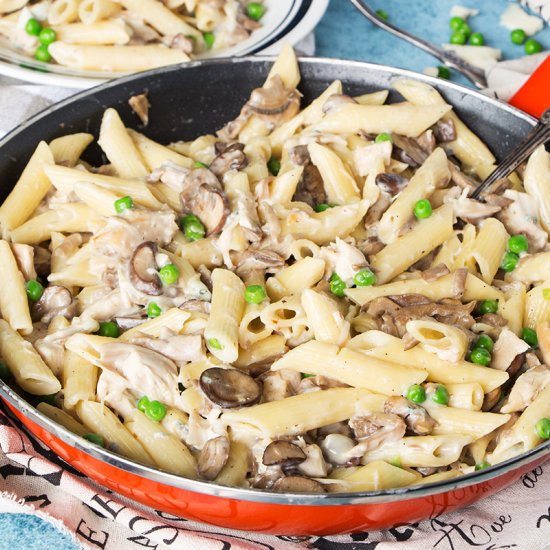Creamy Chicken and Mushroom Pasta with Blue Cheese