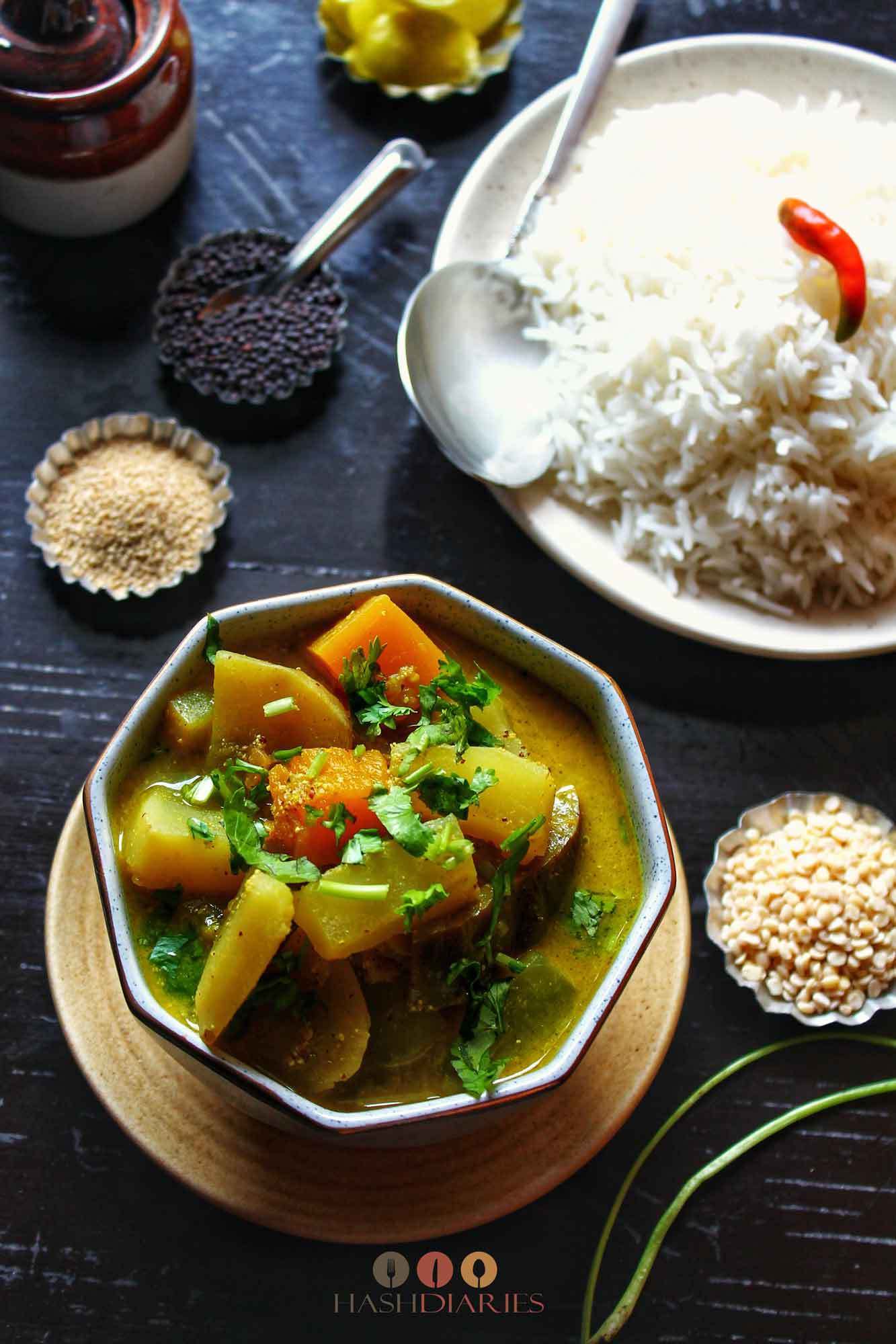 Anaj Diye Jhaler Jhol | Bengali Mix-Vegetable Curry Recipe - SpeakingAloud Magazine