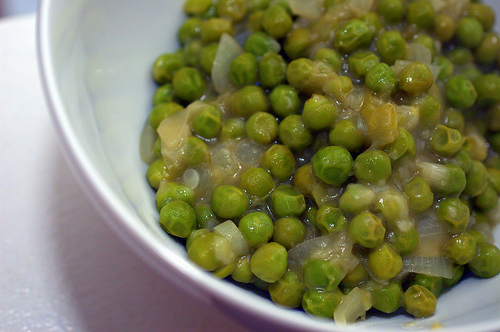 braised peas with spring onions and lettuce