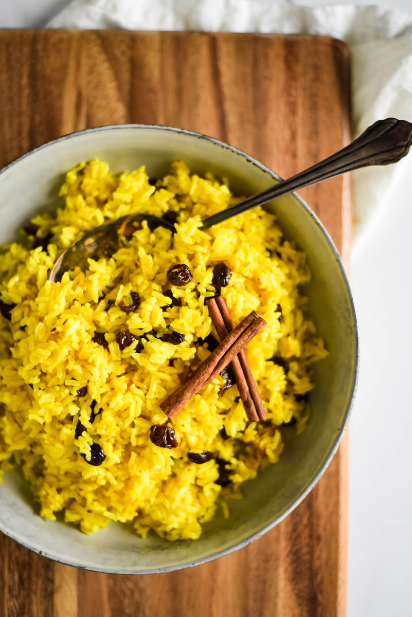 South African Yellow Rice with Raisins (Geelrys)