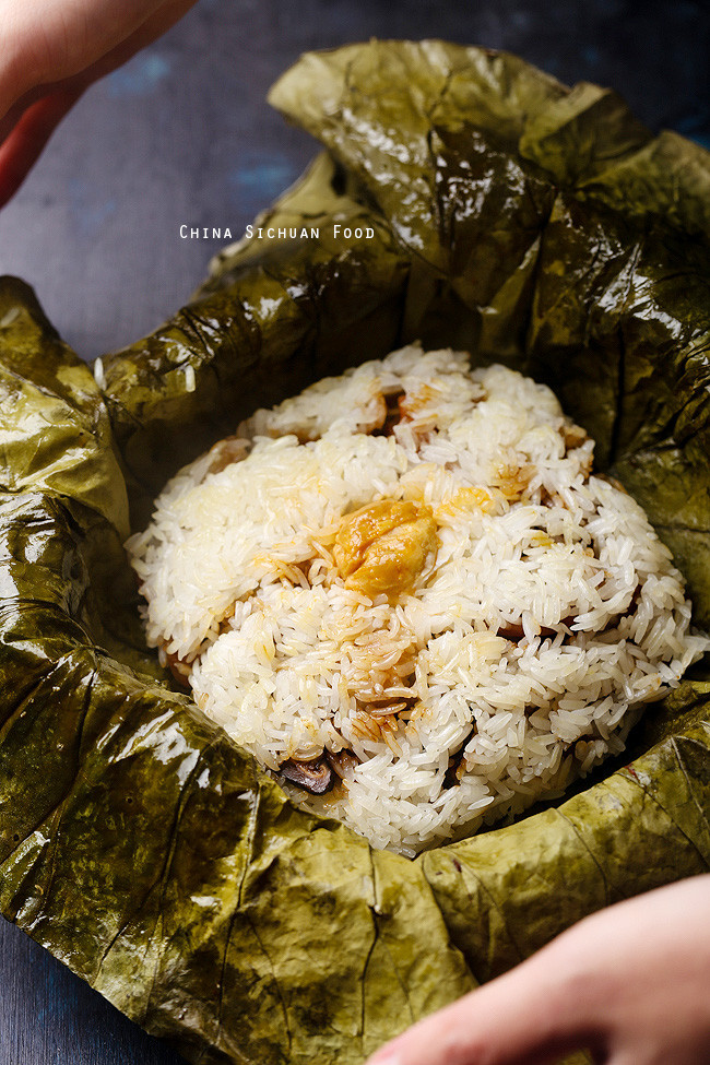 Lo Mai Gai (Steamed Sticky Rice in Lotus Leaf) | China Sichuan Food