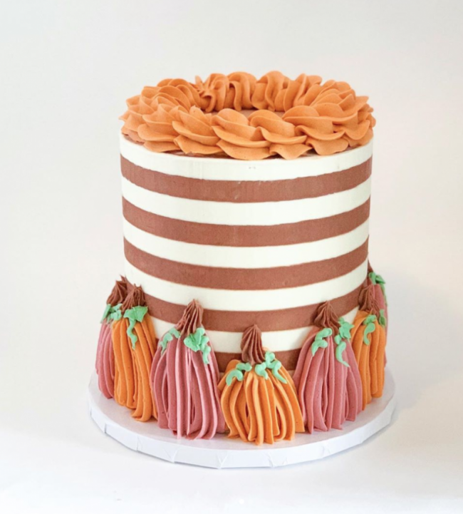 12 Beautiful Buttercream Pumpkin Cake Ideas
