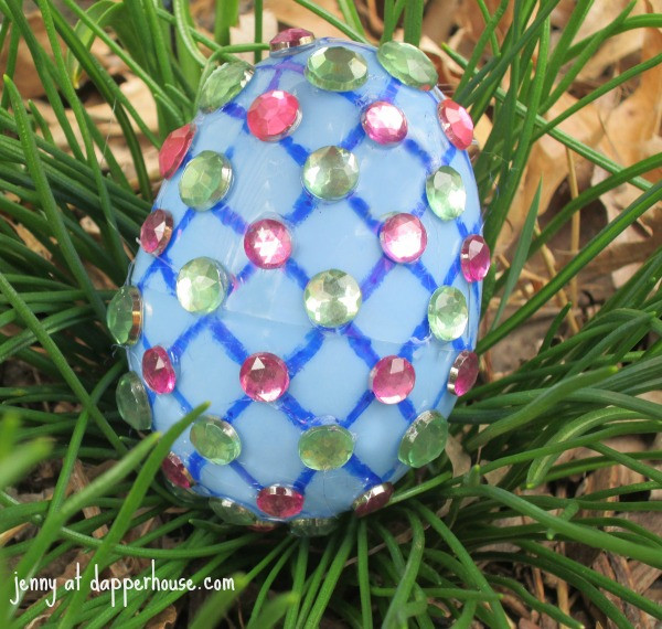 Creative Ideas for Decorating Easter Eggs (and giveaway)