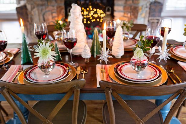 Copy These Christmas Table Setting + Decorating Ideas