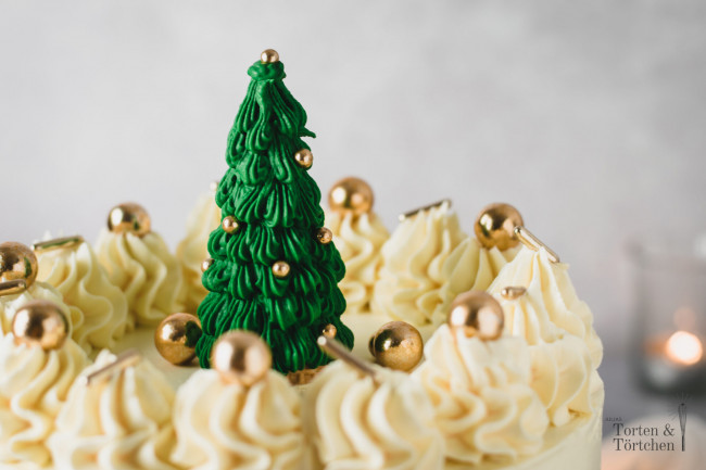 WINTRY CHRISTMAS TREE CAKE - MARBLE CAKE WITH ORANGE CURD