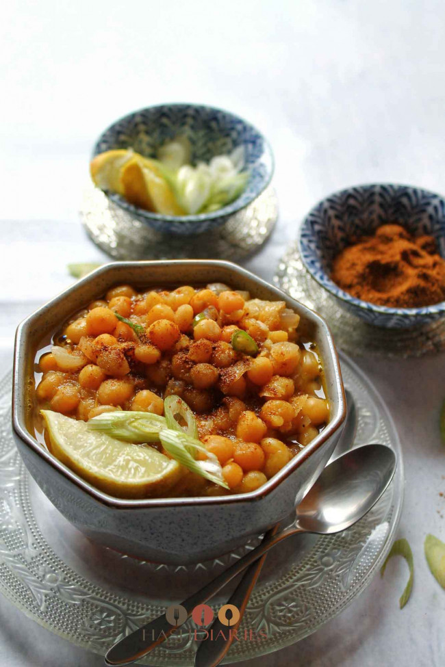 Ghugni | Bengali Dried Yellow Peas Curry Recipe - SpeakingAloud Magazine
