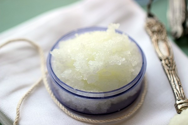 Heal Dry Lips with this 2 Ingredient Scrub