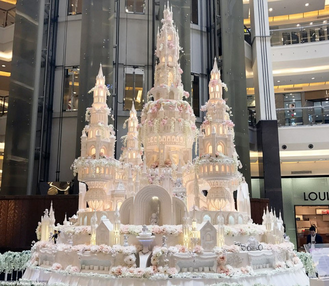 Are these the most elaborate wedding cakes of all time?