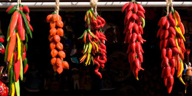 Hot Chillies: A Guide For Beginners, Dabblers And Experts